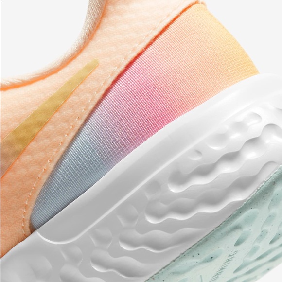 Brand New Nike Revolution 5 SE girls Running Shoes Sz 5 Multicolor no box - Picture 6 of 8